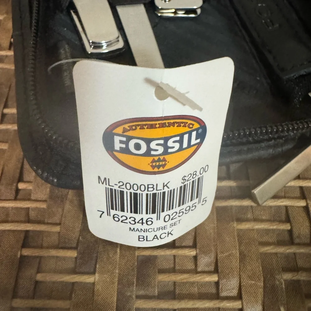Fossil grooming kit